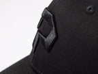 pureest Keps. Broderad logo i svart & svart tyg